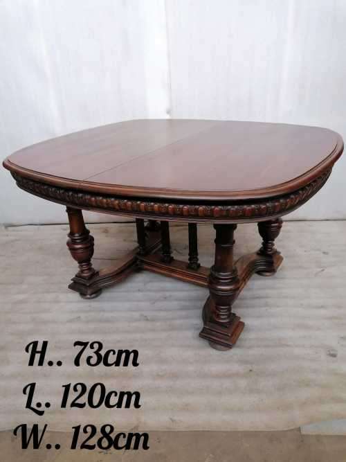 Henry II Table in Walnut