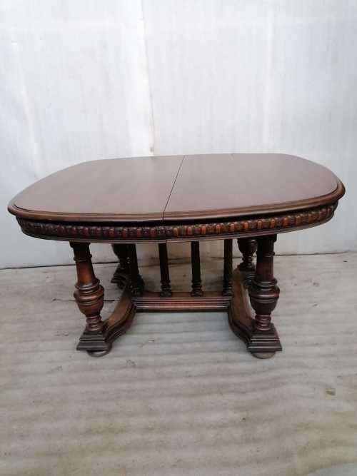 Henry II Table in Walnut