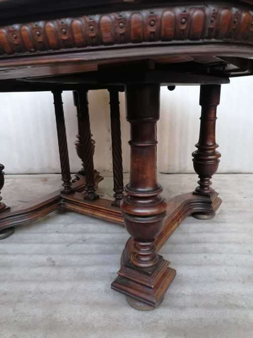 Henry II Table in Walnut