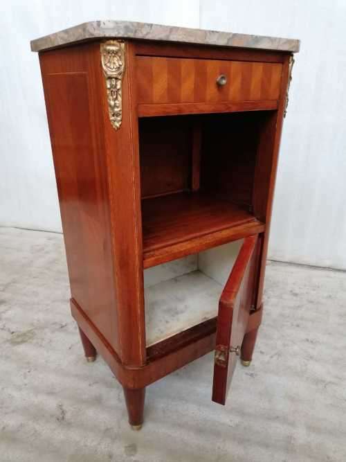 Louis XVI Bedside table with Mahogany marquetry with satinwood inlay