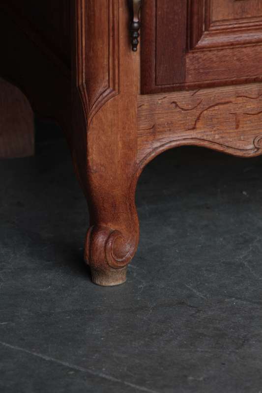 Solid Oak 2 Door Louis XV style buffet
