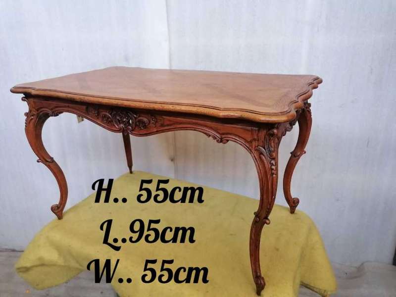 Oak Louis XV style coffee table with high quality carve work