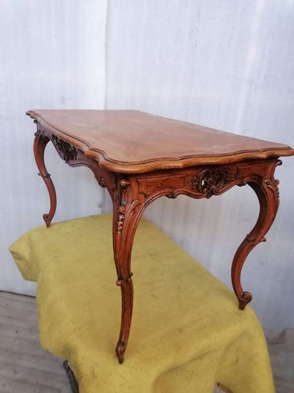 Oak Louis XV style coffee table with high quality carve work