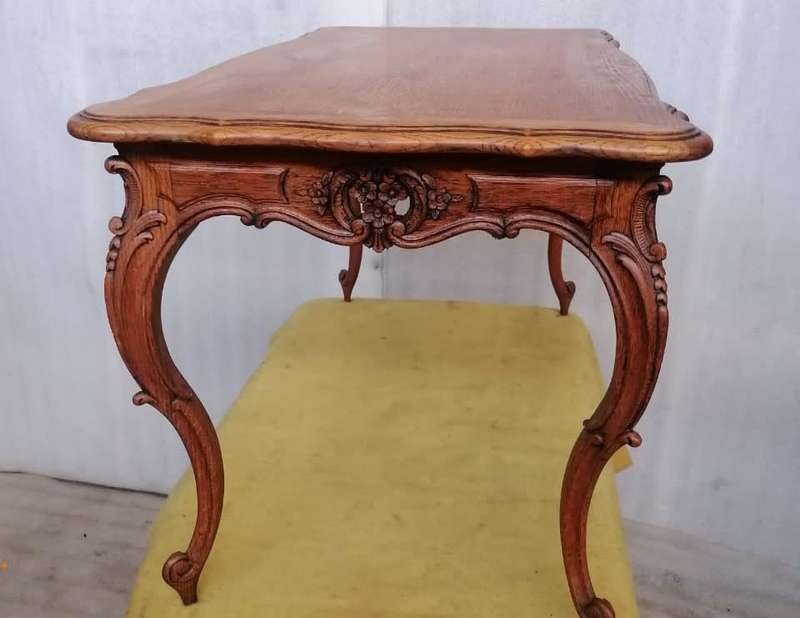 Oak Louis XV style coffee table with high quality carve work