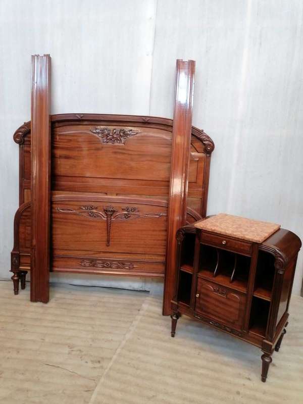 Exceptional French Art deco Walnut Queen size bed and nightstand