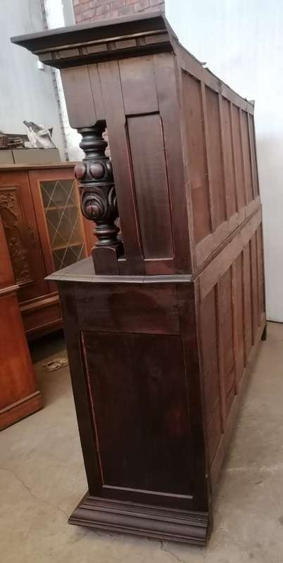Oak Court Cabinet