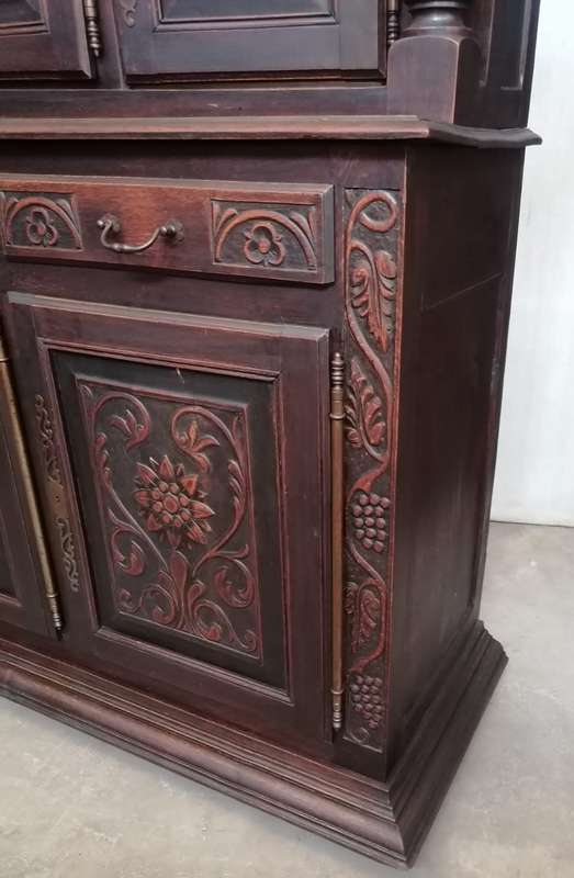 Oak Court Cabinet