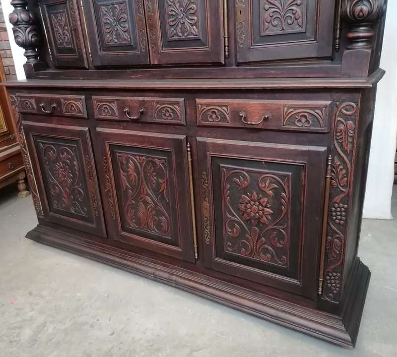 Oak Court Cabinet