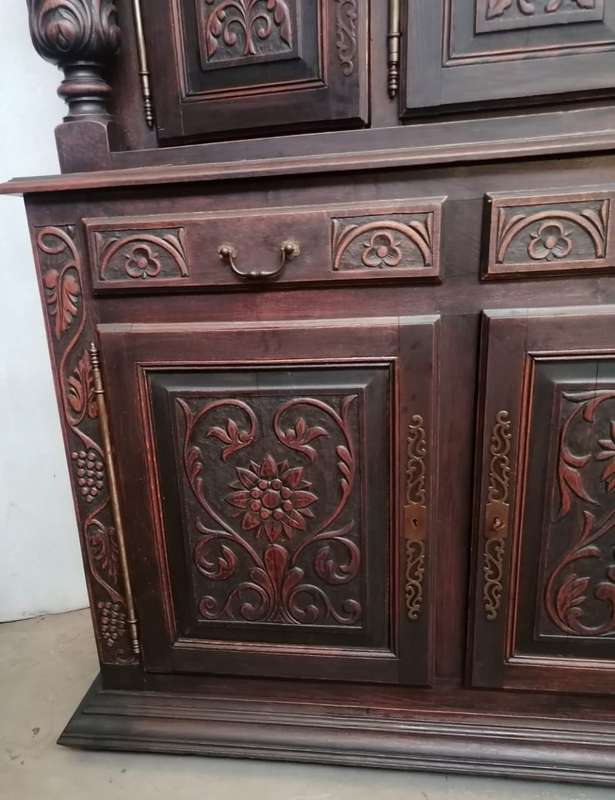 Oak Court Cabinet