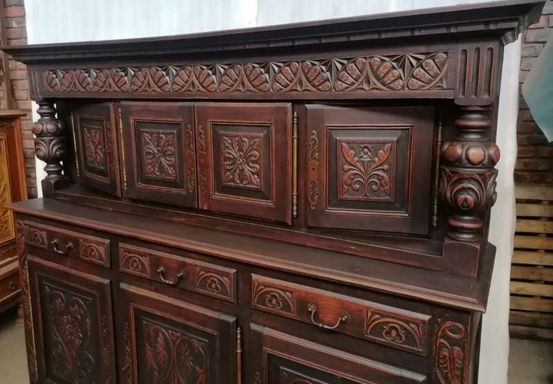 Oak Court Cabinet