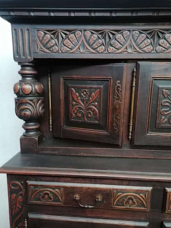 Oak Court Cabinet