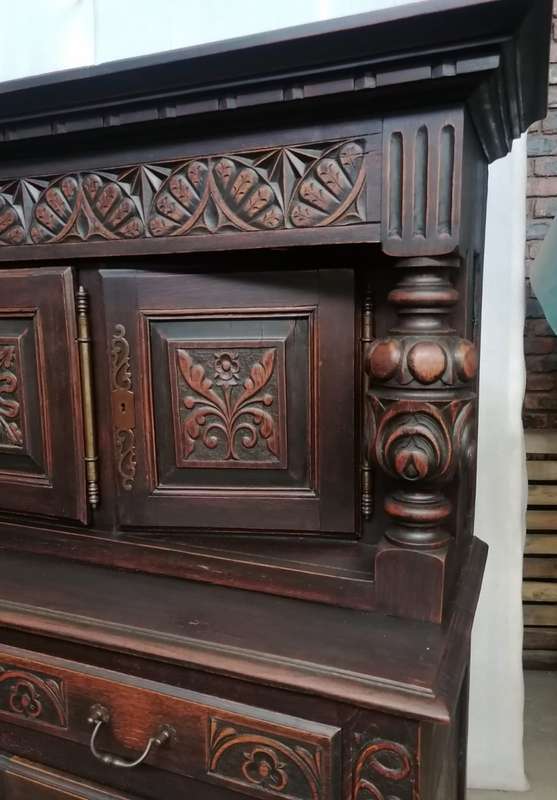 Oak Court Cabinet