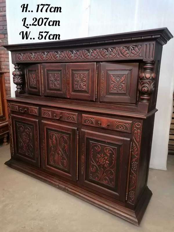 Oak Court Cabinet