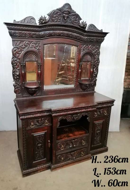 Beautiful Oak Jacobean carved Sideboard