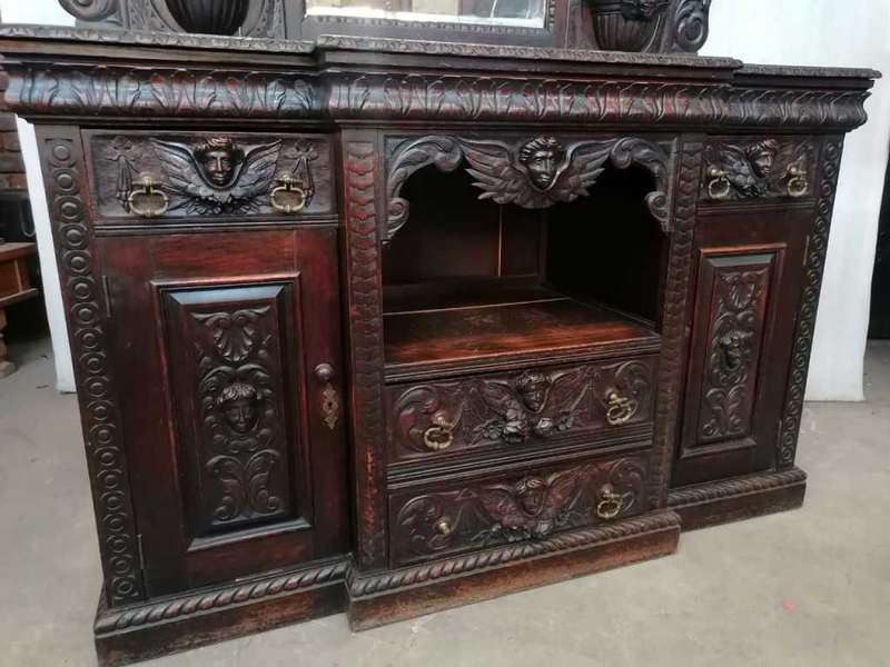 Beautiful Oak Jacobean carved Sideboard