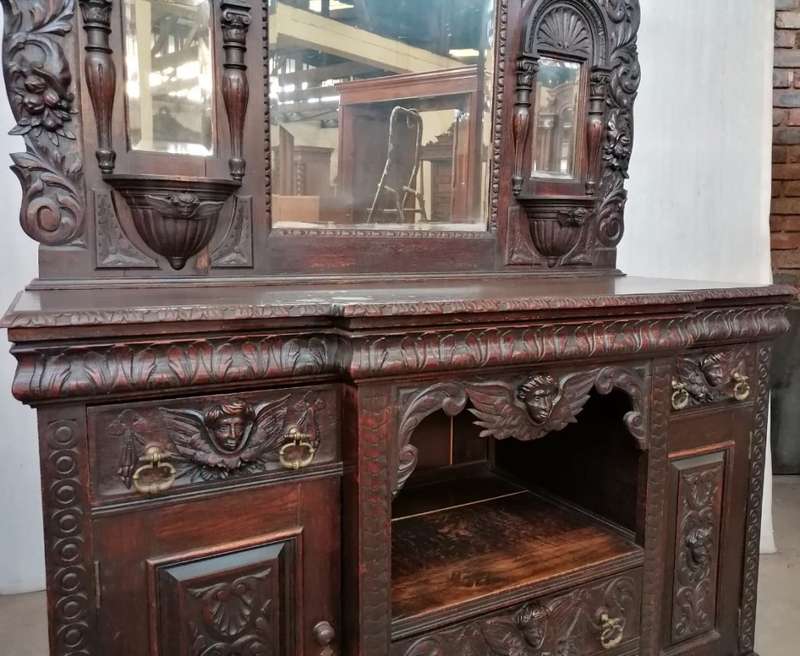 Beautiful Oak Jacobean carved Sideboard