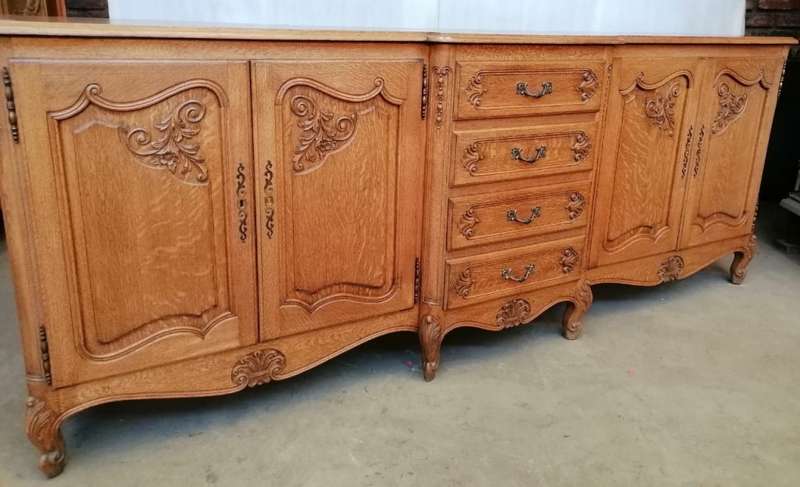Oak Louis XV Sideboard with 4 doors and 4 drawers in the middle