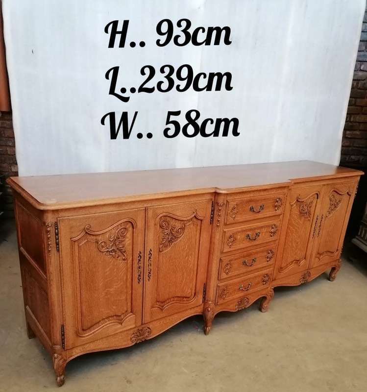 Oak Louis XV Sideboard with 4 doors and 4 drawers in the middle