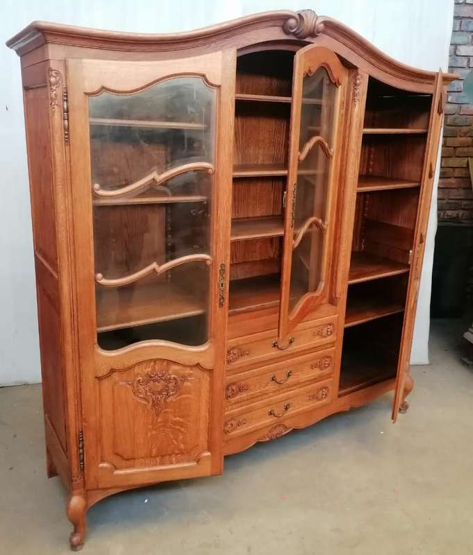 Louis XV Style Oak bookcase/display cabinet