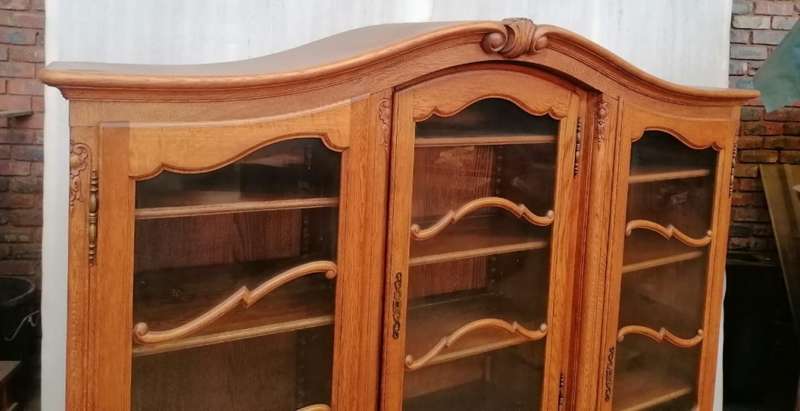Louis XV Style Oak bookcase/display cabinet