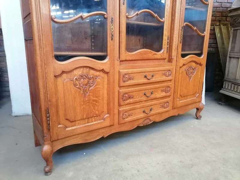 Louis XV Style Oak bookcase/display cabinet