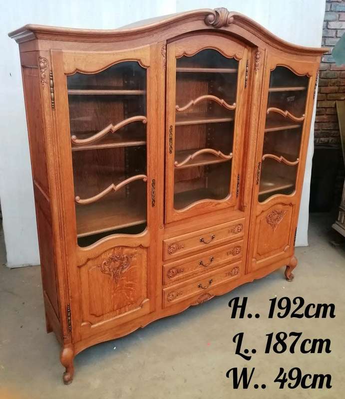Louis XV Style Oak bookcase/display cabinet