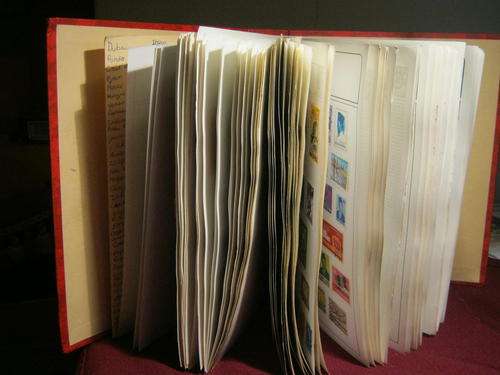 RING BINDER CONTAINING 110 PAGES OF MIXED WORLD - FREE SHIPPING