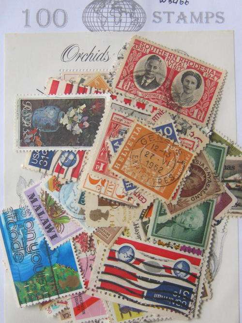 100 MIXED WORLD STAMPS