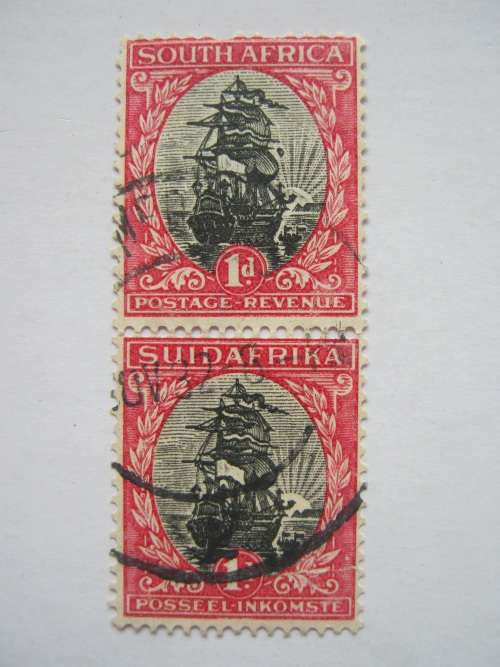 UNION - 1930-45 DEFIN ISSUE - 1d BLACK and CARMINE PAIR WITH VARIETY ``BALLOON IN SUNS RAYS` - UHR
