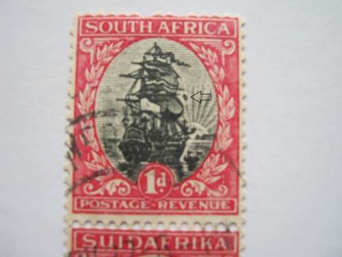 UNION - 1930-45 DEFIN ISSUE - 1d BLACK and CARMINE PAIR WITH VARIETY ``BALLOON IN SUNS RAYS` - UHR