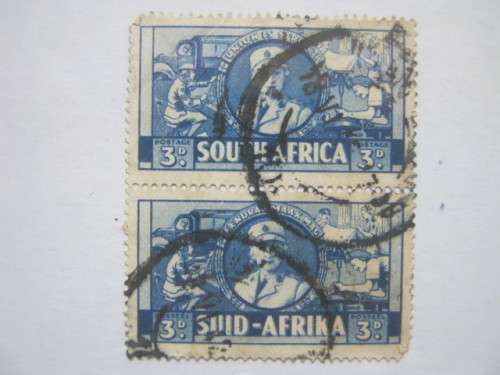UNION - 1941-42 WAR EFFORT - LARGE FORMAT - 3d BLUE, WOMEN`s SERVICES - VERTICAL PAIR - USED