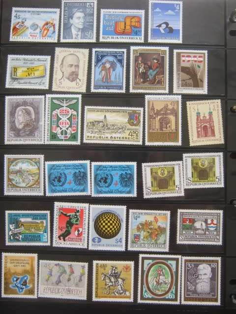 RINGBINDER FILE FEATURING A COLLECTION OF AUSTRIA STAMPS IN MINT- GOOD C/V HERE