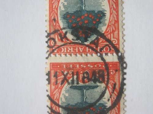 UNION - 1933-48 DEFIN ISSUE `HYPHENATED` - 6d GREEN/ORANGE - VERTICAL PAIR (TWO SIZES) - USED