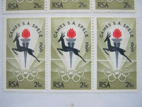 RSA - 1989 SA GAMES - 2,5c STRIP OF 3 WITH STUNNING `DOCTOR BLADE FLAW` - MNH