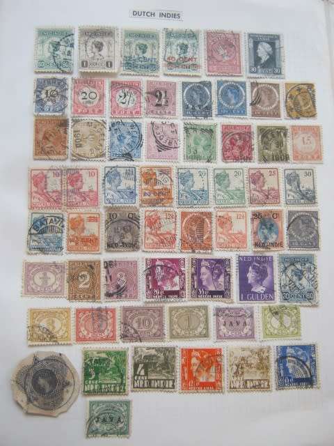 `PARAGON` SPRINGBACK STAMP ALBUM - MIXED WORLD - APPROX 50 PAGES and 1800 STAMPS