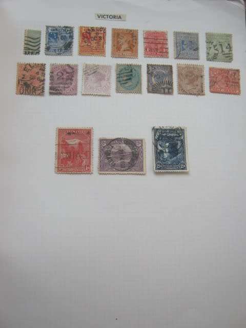 `PARAGON` SPRINGBACK STAMP ALBUM - MIXED WORLD - APPROX 50 PAGES and 1800 STAMPS
