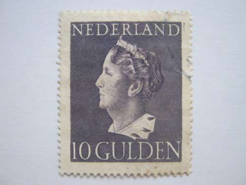 NETHERLANDS - 1946 QUEEN WILHELMINA - 10g VIOLET (TOP VALUE) - USED