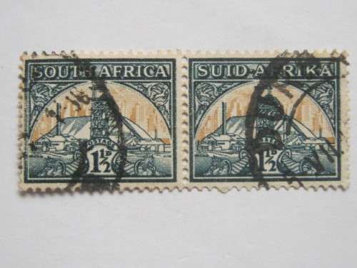 **R1 START** UNION - 1941 1&1/2d GREEN and BUFF (REDUCED SIZE) - PAIR - USED
