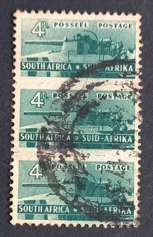 UNION - 1942-44 WAR EFFORT -  4d SLATE GREEN - STRIP OF 3 - USED
