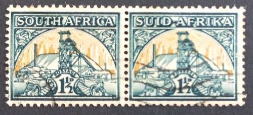 **R1 START** UNION - 1941 1,5d GREEN and BUFF (REDUCED SIZE) - PAIR - USED