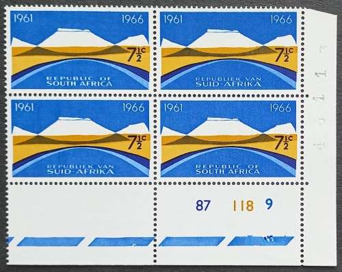 RSA - 1966 5th ANNIV OF REPUBLIC - 7,5c MOUNTAIN -  CONTROL BLOCK OF 4 - MNH