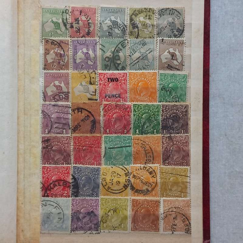 Early Australia - Good Collection from Period 1913-1962 in Small Stock Book