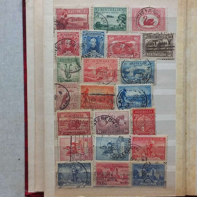 Early Australia - Good Collection from Period 1913-1962 in Small Stock Book