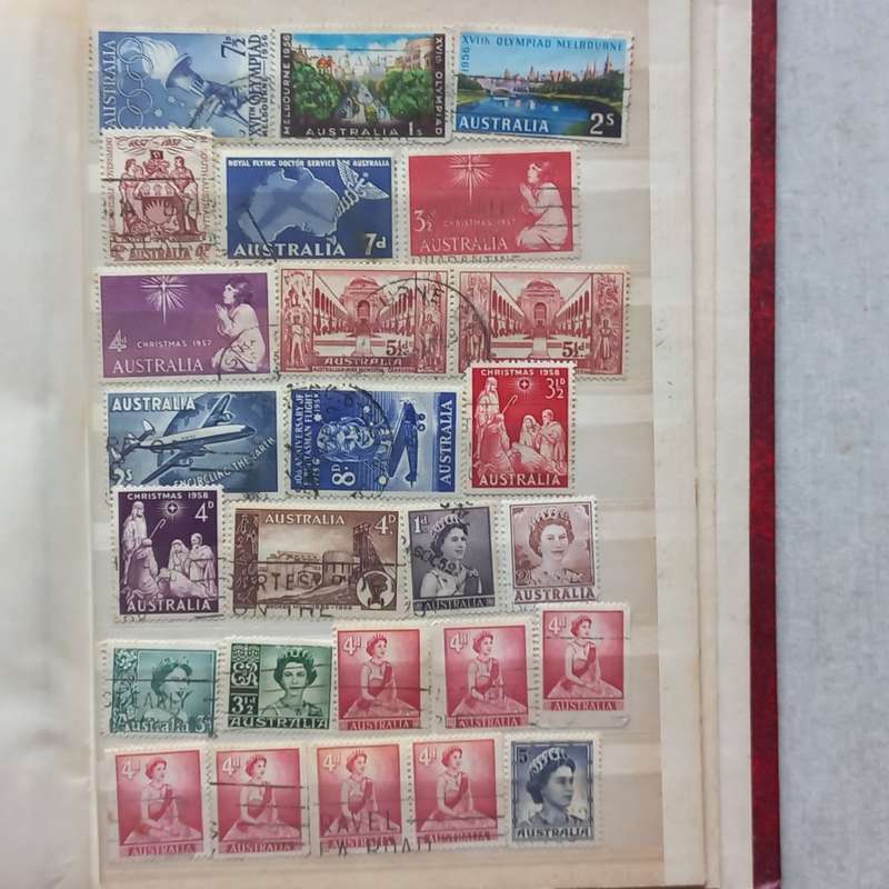 Early Australia - Good Collection from Period 1913-1962 in Small Stock Book