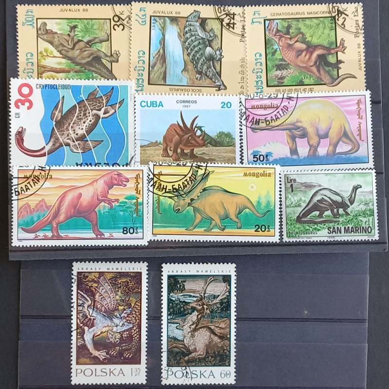 Thematics - Dinosaurs - 25 stamps - no duplication