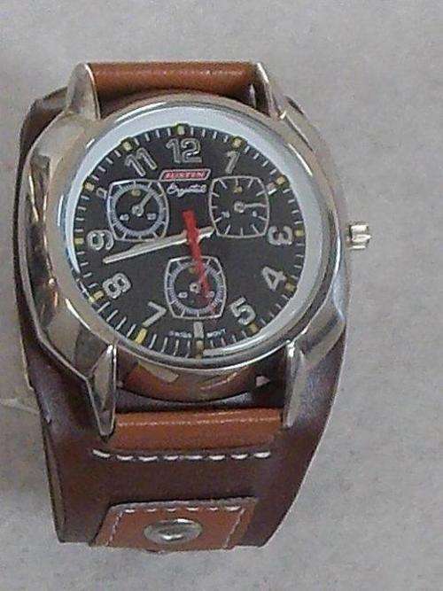 HIGH CLASS WATCH WITH LEATHERSTRAP