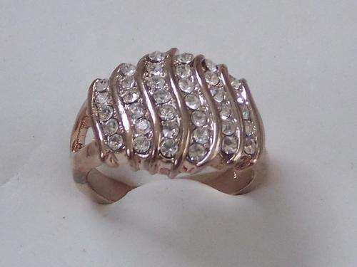 ITALIAN DESIGNER INTERNATIONAL IMPORTED GOLD RING WITH SIM DIAMANTE SIZE 17