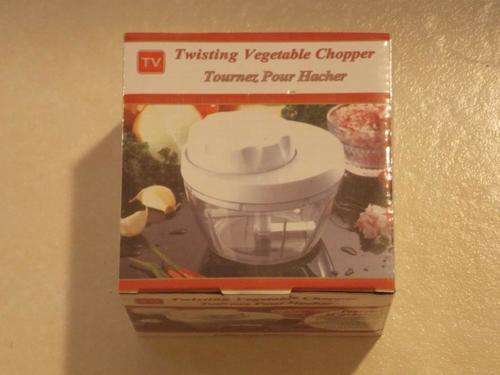 2 UPP FOR GRABBS!!TWISTING VEGETABLE CHOPPER TV ADDS