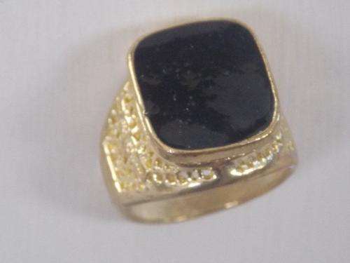 MENS RING GOLD WITH STUNNING BLACK GEMSTONE SIZE 18
