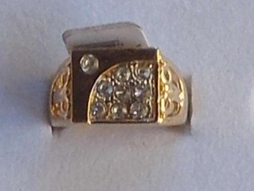 GOLD FILLED MENS RING WITH SIMULATED DIAMONDS SIZE 18 (SIZE R)